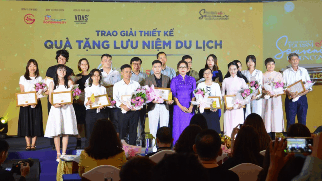 Trao giải cuộc thi thiết kế quà tặng lưu niệm du lịch Thành phố Hồ Chí Minh