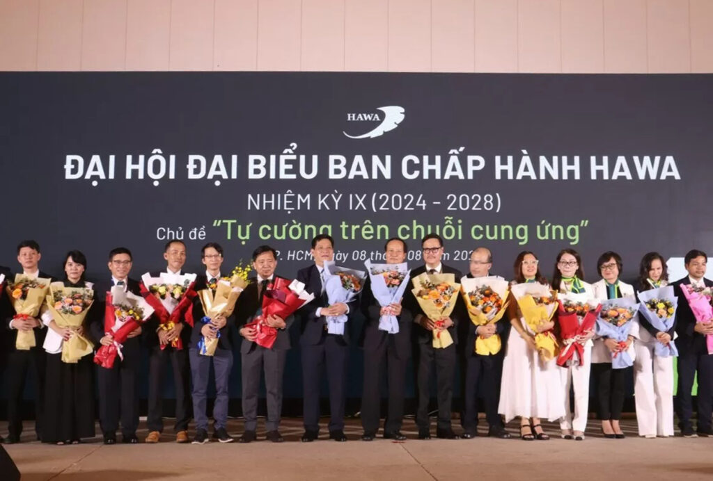 4 năm và hơn thế nữa (**) 1 12 4 nam va hon the nua anh chinh