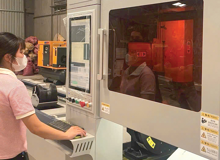 Ông Đỗ Sĩ Nga - nhà sáng lập Công ty TNHH Liên doanh Thành Thông CNC: Công nghệ mở đường tăng năng suất 1 12 Cong nghe mo duong tang nang suat 1