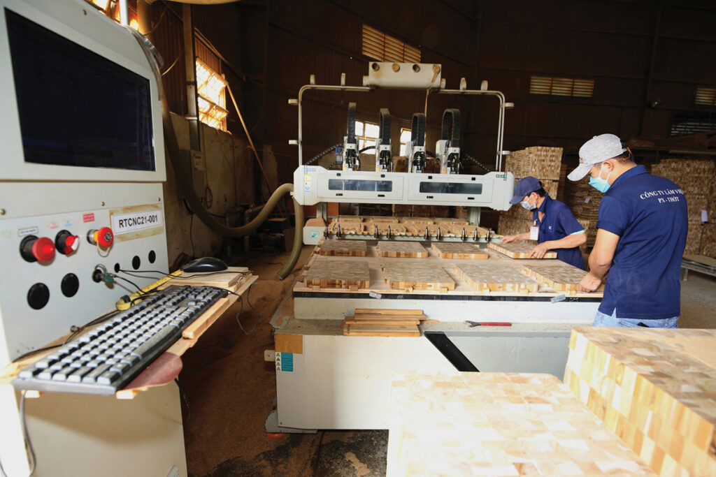 Giải pháp thoát áp lực thuế quan mới: Hướng tới “Made by Vietnam” 1 Giải pháp thoát áp lực thuế quan mới: Hướng tới “Made by Vietnam