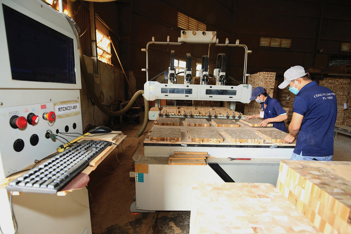 Giải pháp thoát áp lực thuế quan mới: Hướng tới “Made by Vietnam