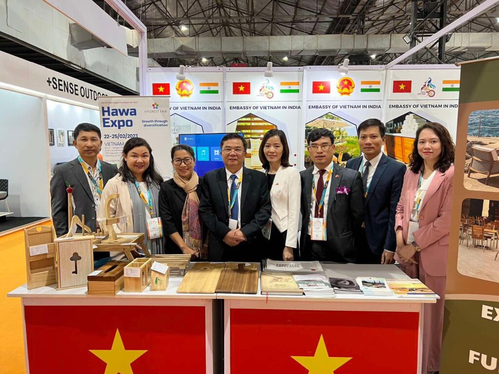 HawaExpo có mặt trong gian hàng của Thương vụ Việt Nam tại Ấn Độ - Hội chợ Triển lãm WOFX - World Furniture Expo. 1 a 1