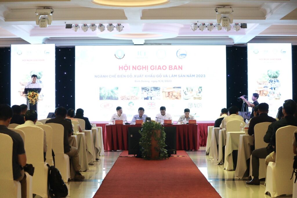 Ngành gỗ quyết tâm đạt mục tiêu xuất khẩu 17 tỷ USD trong năm 2023 1 z4588693127680 e23c2ba9c40583bd50c80df950032135