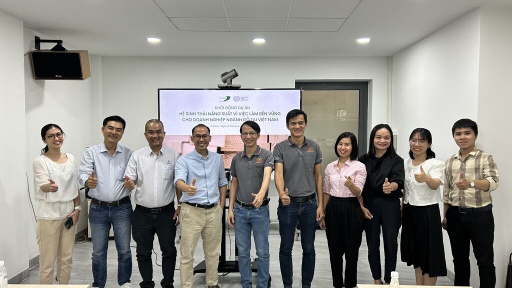 Dự án “Hệ sinh thái năng suất vì việc làm bền vững cho DN ngành gỗ Việt Nam” chính thức khởi động 4 z4771137957625 b7f7d4b300aae73fe9a94447c1f83e41