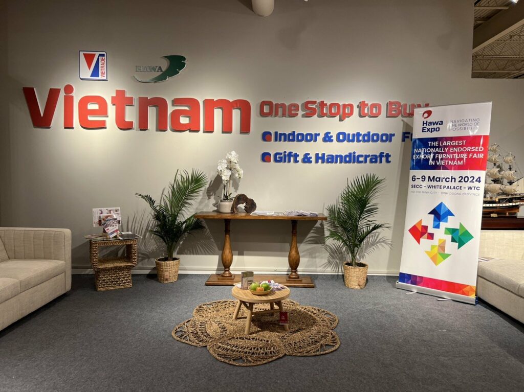 Đoàn Doanh Nghiệp Việt Nam tham gia Hội chợ đồ gỗ nội ngoại thất 4/2024 tại Mỹ năm 2024 1 z5080460812621 4820ab4531a52a1b39de5a4443fd9bb0