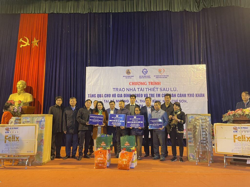Quỹ Đồng Lòng HAWA gắn biển trao tặng nhà tái thiết sau Cơn bão số 3 tại Sapa Lào Cai 1 Quỹ Đồng Lòng HAWA gắn biển trao tặng nhà tái thiết sau Cơn bão số 3 tại Sapa Lào Cai
