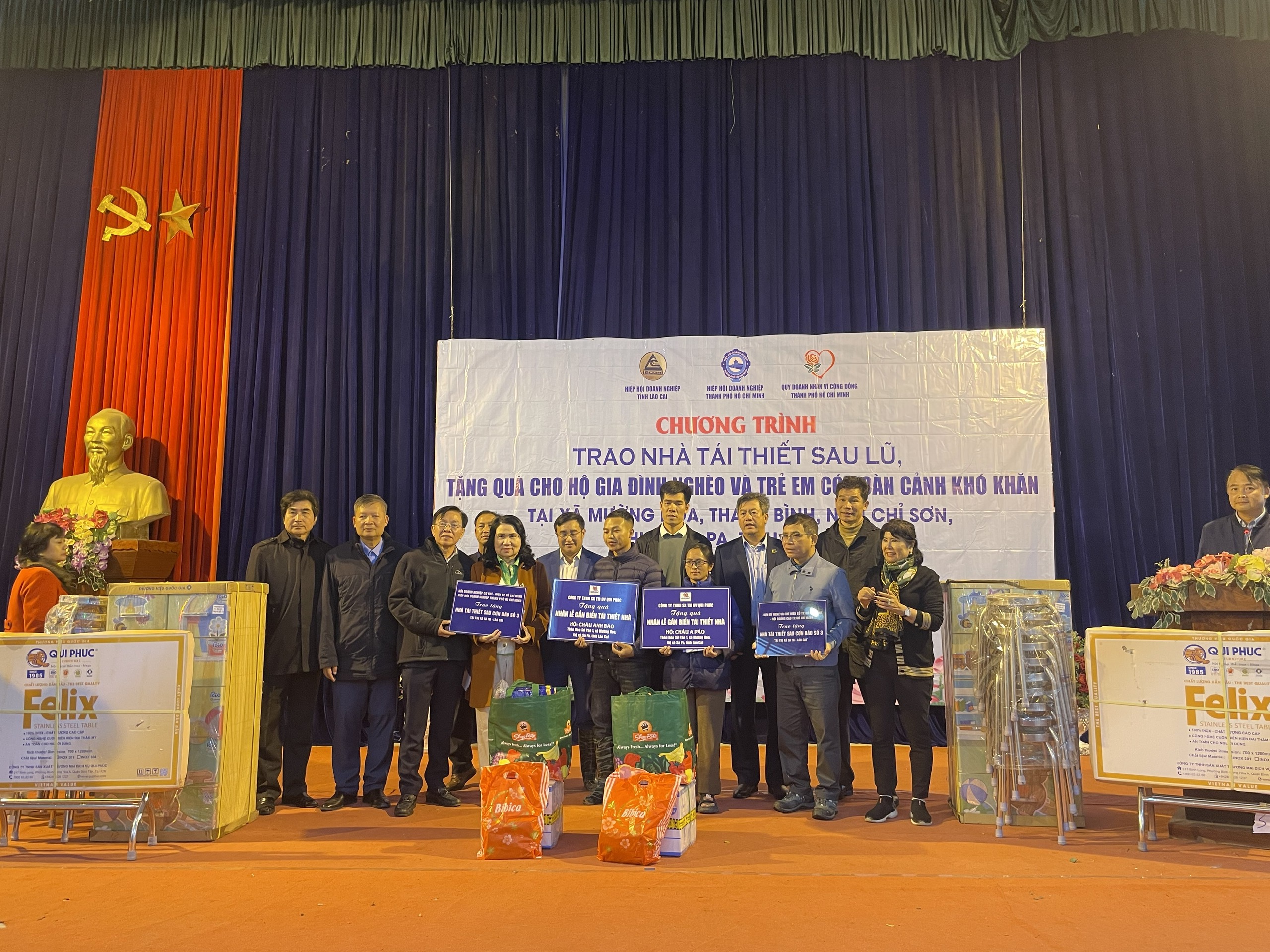 Quỹ Đồng Lòng HAWA gắn biển trao tặng nhà tái thiết sau Cơn bão số 3 tại Sapa Lào Cai
