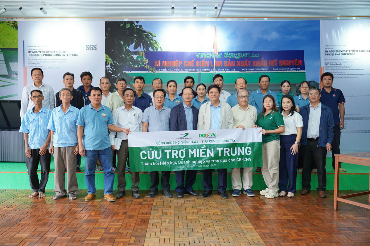 Đoàn HAWA & BIFA thăm hỏi, trao quà cho cán CB - CNV tại doanh nghiệp hội viên miền Trung