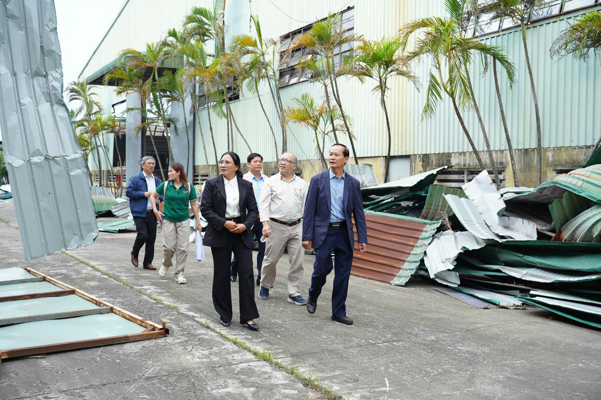 Đoàn HAWA & BIFA thăm hỏi, trao quà cho cán CB - CNV tại doanh nghiệp hội viên miền Trung