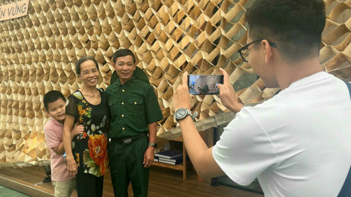 Nhà Gỗ Việt giữa lòng triển lãm – Ấm áp như ở nhà